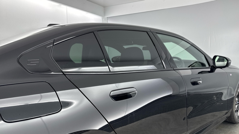 BMW 5 Series 550e xDrive M Sport Pro 4dr Auto [Tech+/Comfort+] Saloon